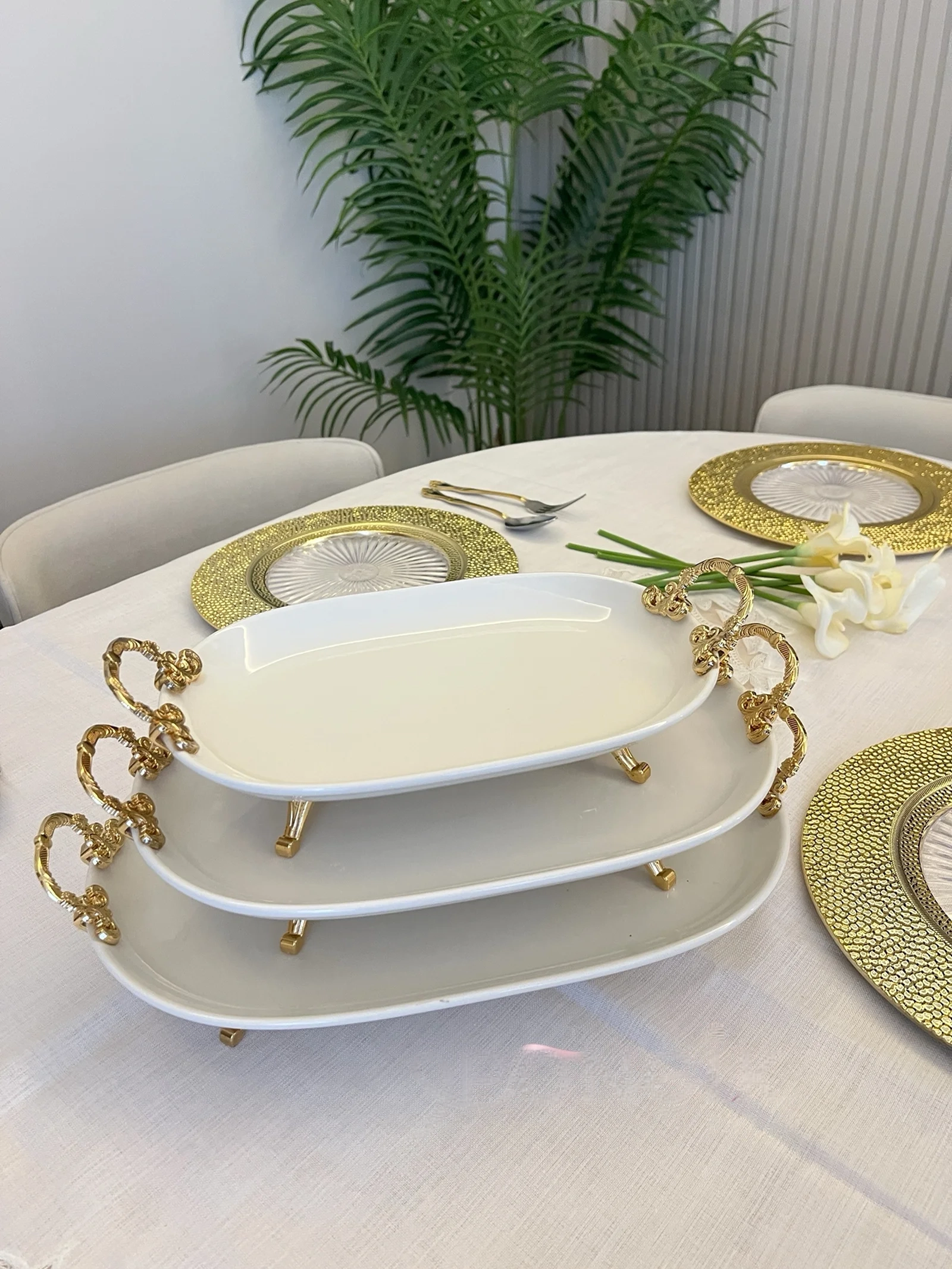3'lü Gold Detaylı Sunum Seti – Şık ve Zarif Gold Sunum Takımı